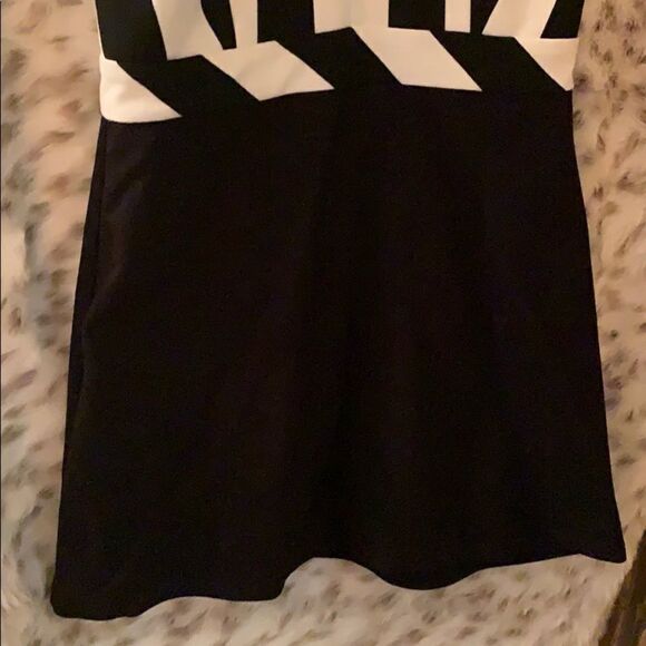 Black and white dress - Picture 3 of 6